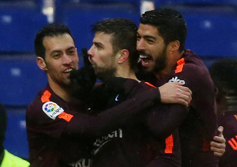 Espanyol y Barcelona empataron en un derbi de alta tensión (1-1). El cuadro blanquiazul se adelantó por medio de Gerard Moreno pero Gerard Piqué puso el empate de cabeza.