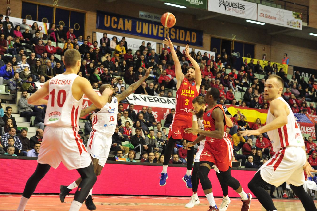 El equipo de Ibon Navarro jugó su peor partido de la temporada ante el Juventus de Utena lituano, que le controló a placer