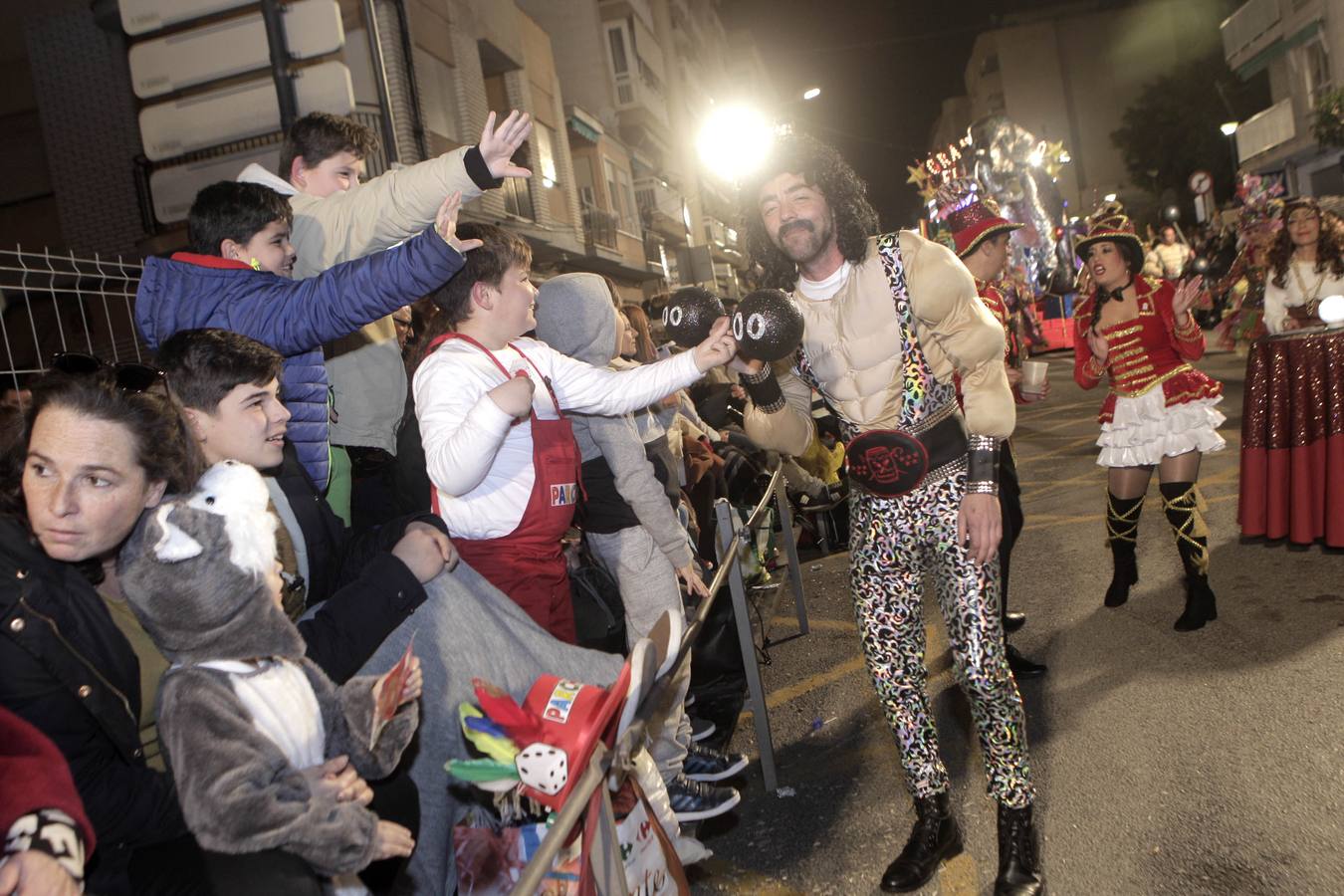 La Federación de Peñas cifró la asistencia al primer desfile del Carnaval en 15.000 personas