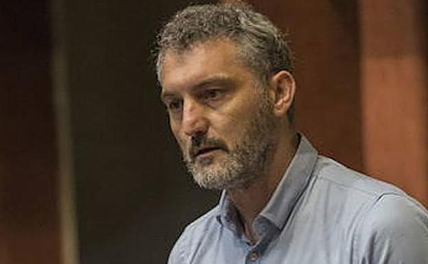 Óscar Urralburu, en la Asamblea Regional. 