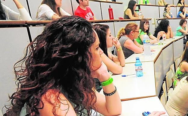 Participantes en las oposiciones docentes celebradas en 2013 en la Región de Murcia.