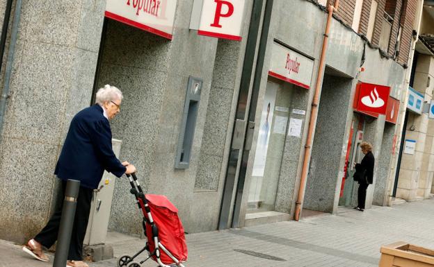 Santander cierra el ERE del Popular con 1.100 salidas, la mayoría voluntarias