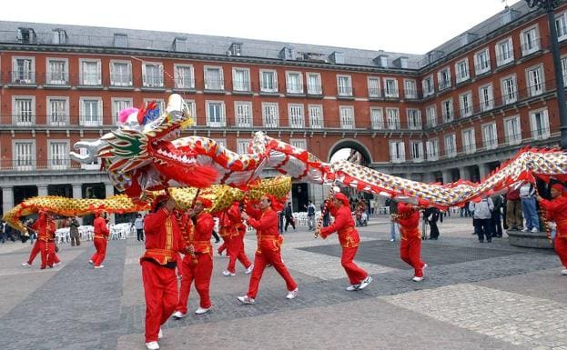 Por qué no hay chinos enterrados en España y otros falsos mitos sobre los chinos