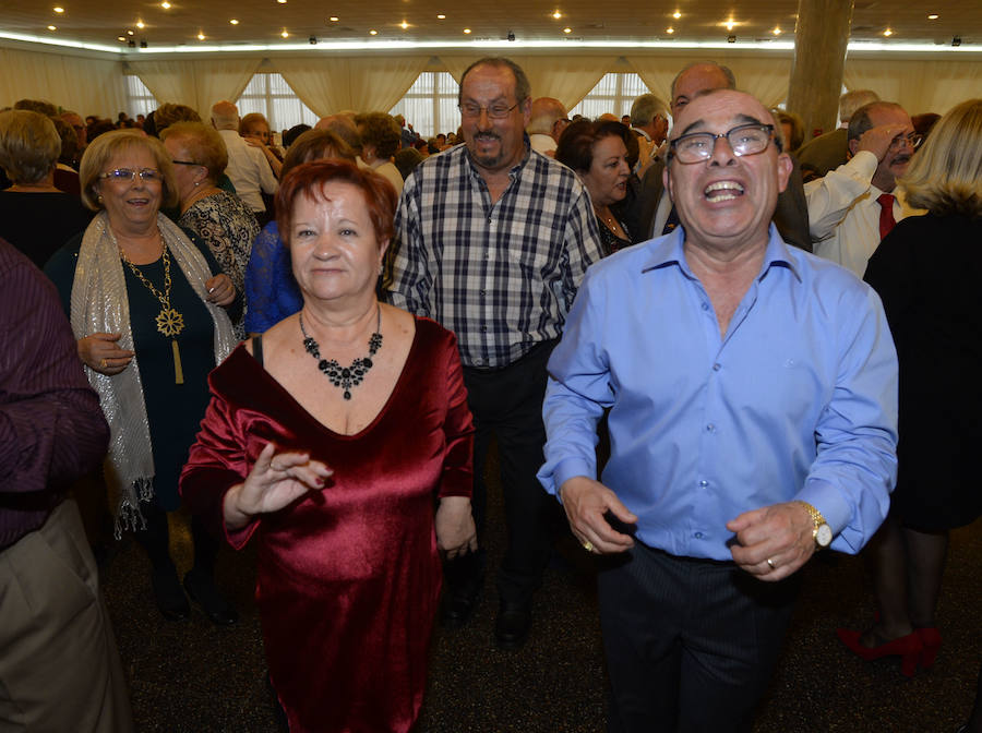 En el Jardín Botánico de la ciudad portuaria se ha celebrado una comida de convivencia, un Baile de los Enamorados y se ha homenajeado a la pareja de mayor edad