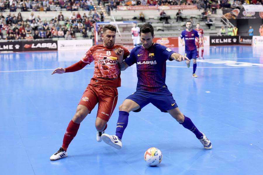 El duelo entre ElPozo Murcia y FC Barcelona Lassa por la segunda plaza se saldó con la victoria del cuadro murciano. Los de Duda, que fueron de menos a más, consiguieron los tres puntos con los tantos de Álex y el doblete de Pito