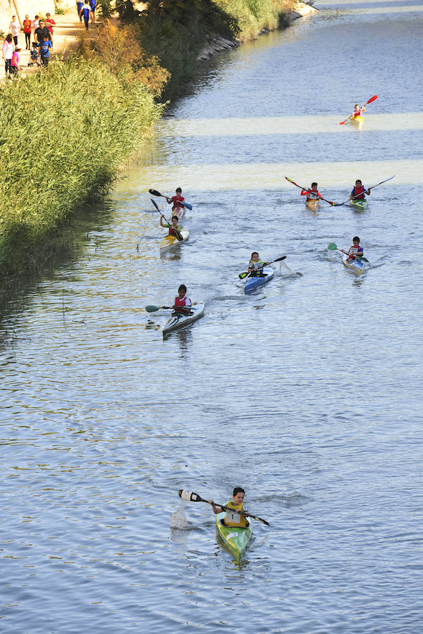 El Murcia Remo venció al equipo de la Policía Nacional en una carrera de barcos dragón