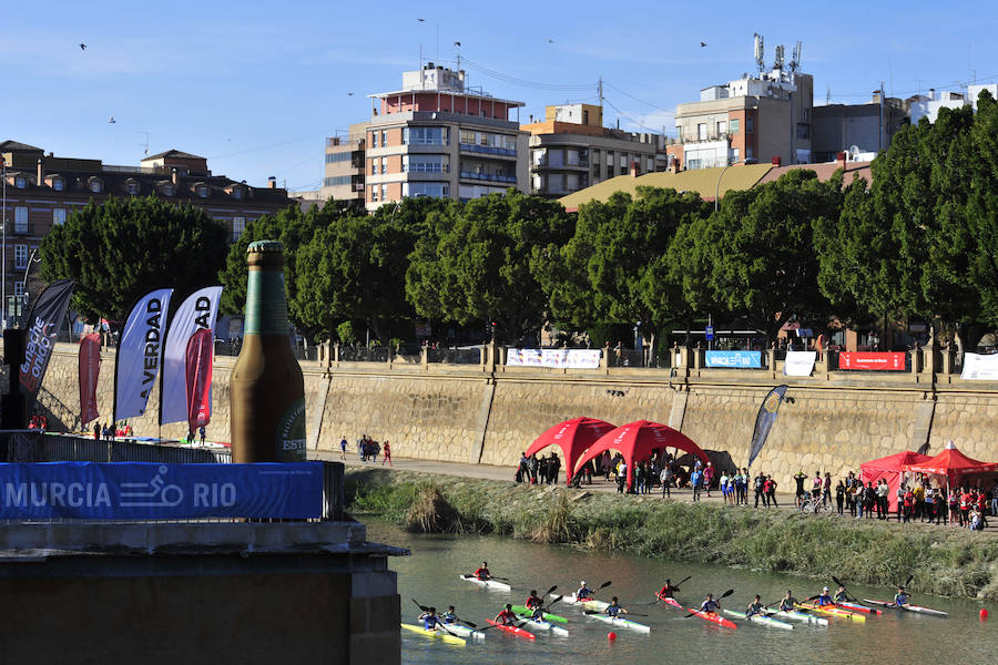 El Murcia Remo venció al equipo de la Policía Nacional en una carrera de barcos dragón