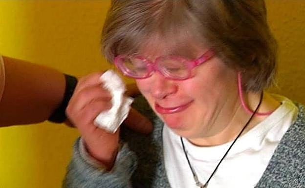 Julia llora cada vez que recuerda lo ocurrido.