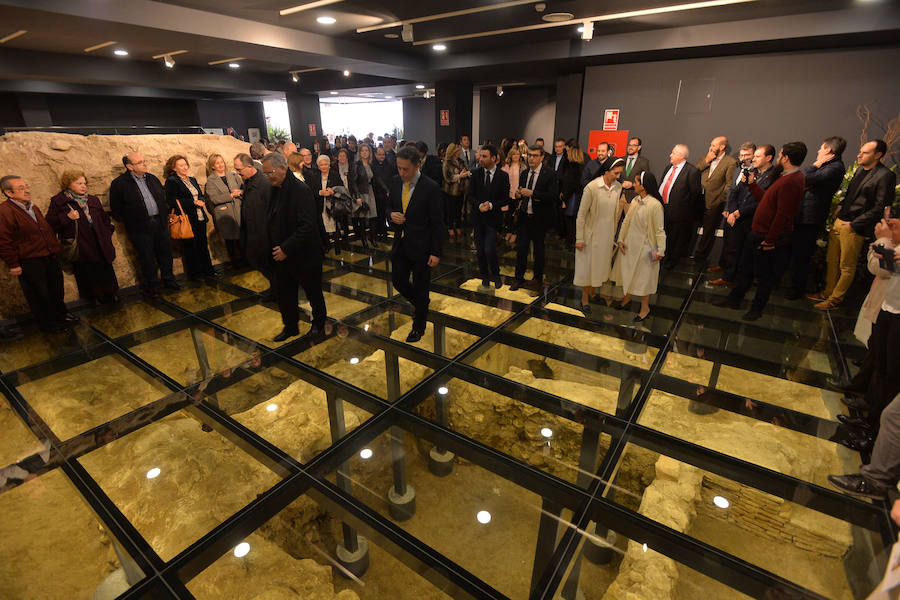 La ampliación del colegio de las mercedarias permite la puesta en valor de unos restos arqueológicos medievales. Bajo el suelo de cristal se han conservado una calle de más de 800 años de antigüedad, una placeta, unos baños públicos y tres estancias abovedadas