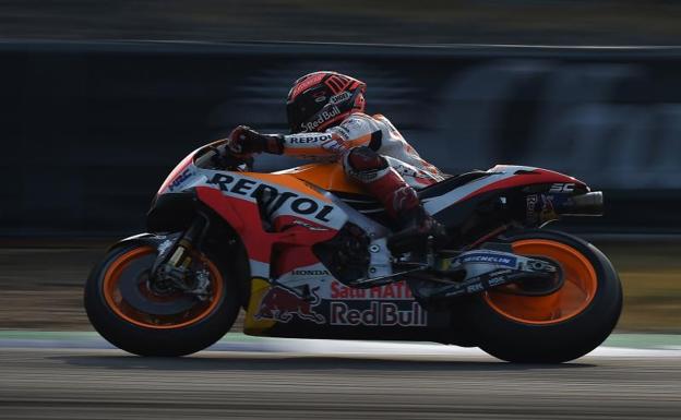 Marc Márquez, vigente campeón del mundo de MotoGP, rodando con su Honda en Tailandia. 