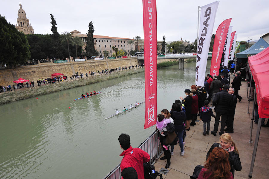 Más de 700 participantes recorren las aguas del río Segura