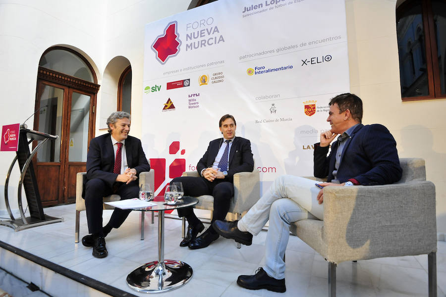 El seleccionador nacional asegura, en una conferencia celebrada en el Casino de Murcia, que espera que Isco y Asensio tengan «salud y protagonismo» en el Madrid