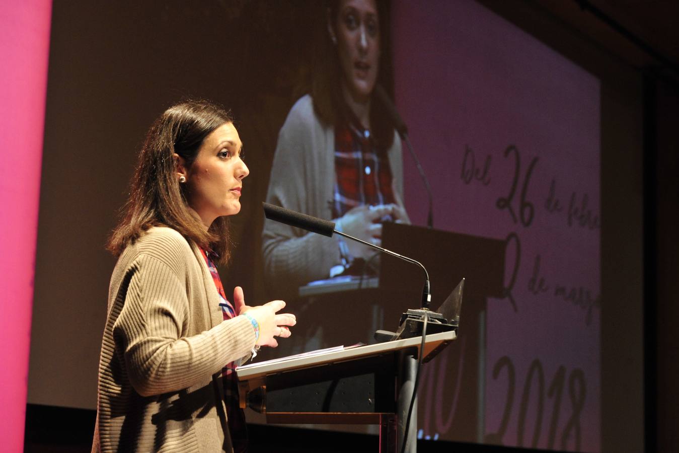 Más de 400 personas abarrotan la Sala Miguel Ángel Clares del Auditorio de Murcia para reconocer el papel de las féminas