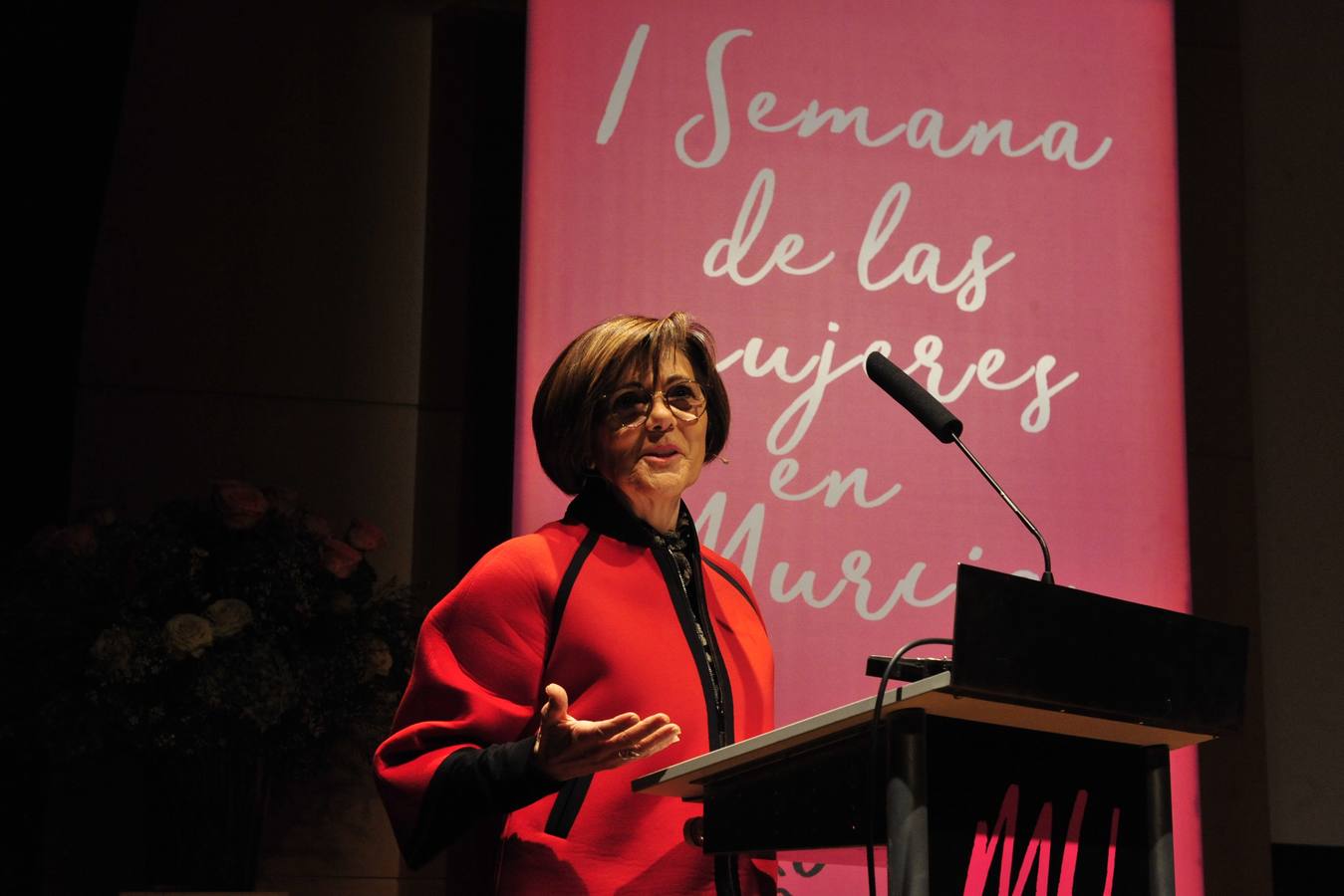 Más de 400 personas abarrotan la Sala Miguel Ángel Clares del Auditorio de Murcia para reconocer el papel de las féminas