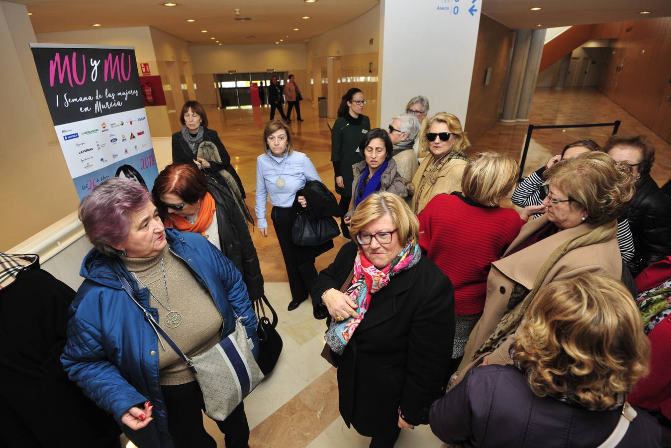 Más de 400 personas abarrotan la Sala Miguel Ángel Clares del Auditorio de Murcia para reconocer el papel de las féminas