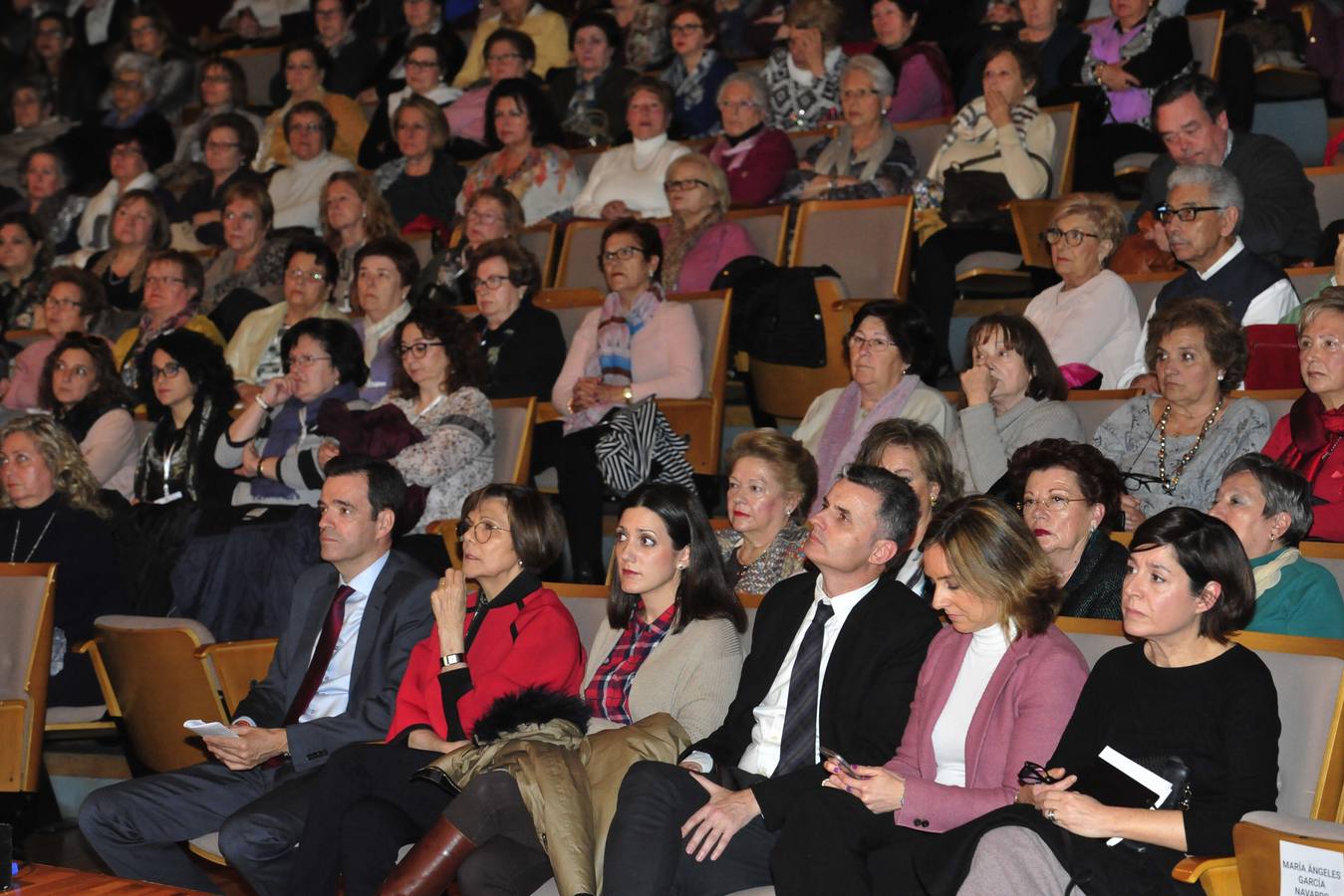 Más de 400 personas abarrotan la Sala Miguel Ángel Clares del Auditorio de Murcia para reconocer el papel de las féminas