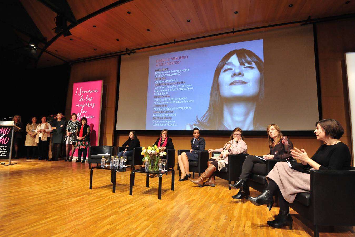 Más de 400 personas abarrotan la Sala Miguel Ángel Clares del Auditorio de Murcia para reconocer el papel de las féminas