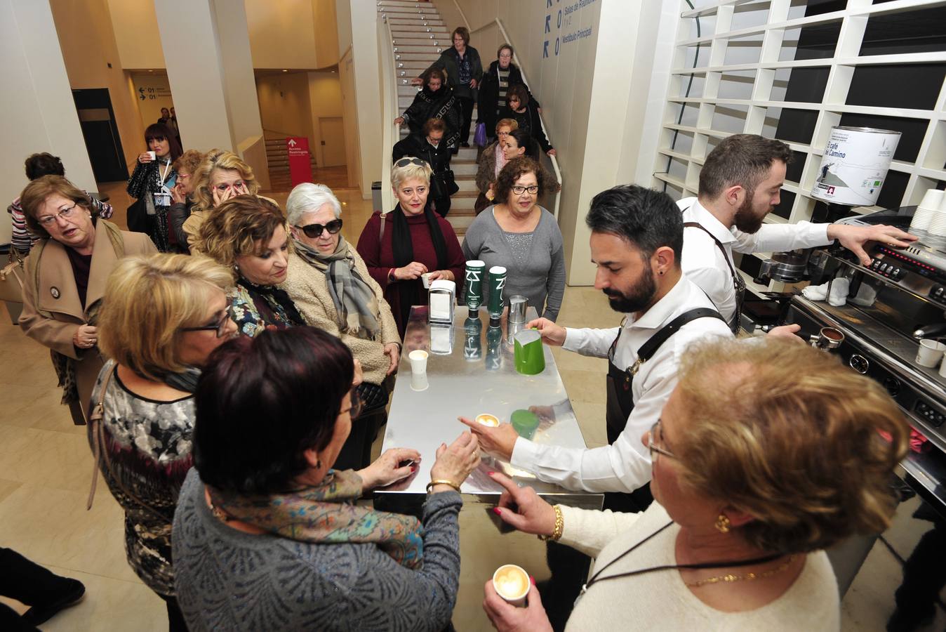 Más de 400 personas abarrotan la Sala Miguel Ángel Clares del Auditorio de Murcia para reconocer el papel de las féminas