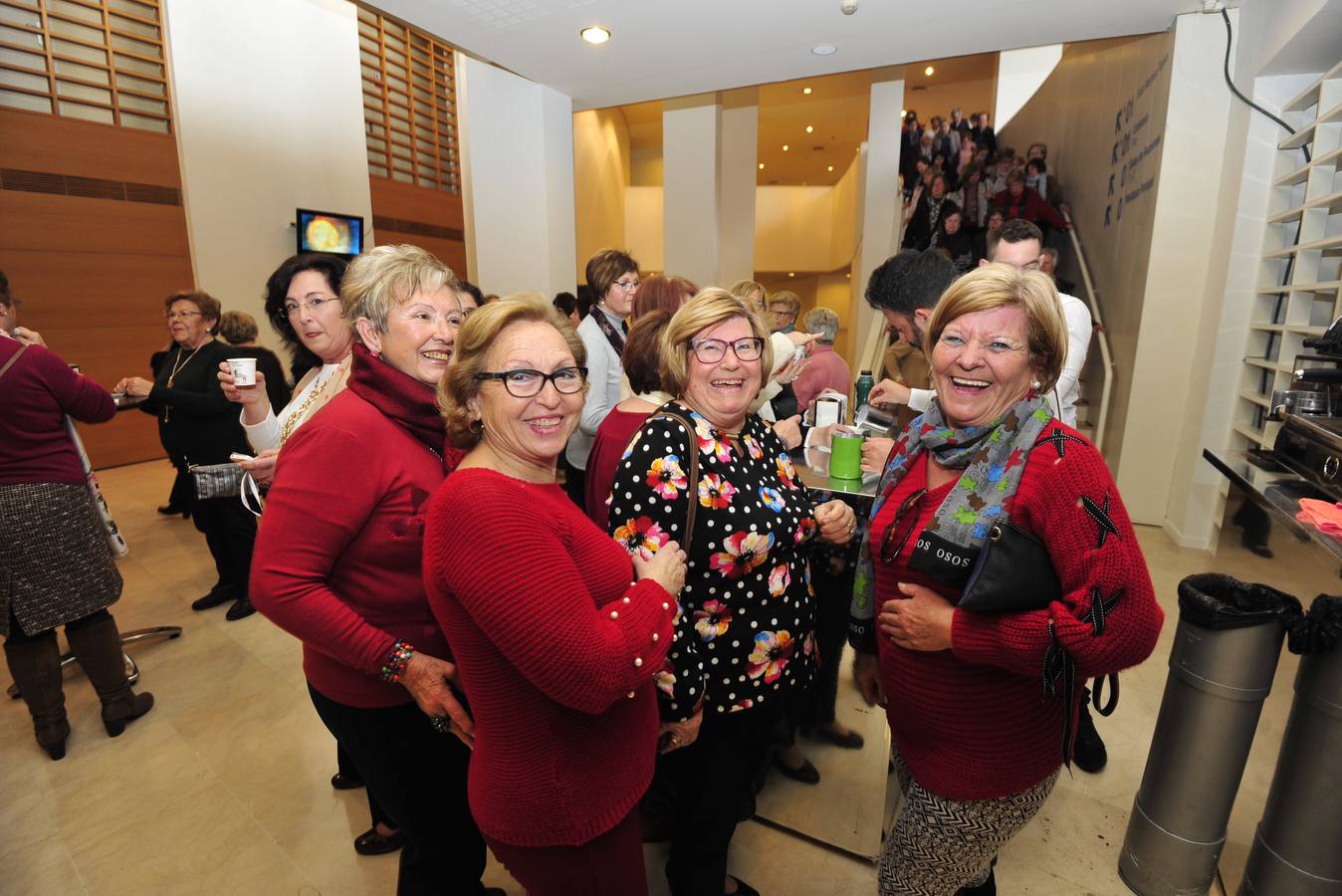 Más de 400 personas abarrotan la Sala Miguel Ángel Clares del Auditorio de Murcia para reconocer el papel de las féminas