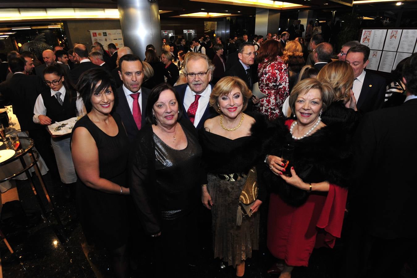 Casi mil personas celebran la tradicional cena de gala del Entierro de la Sardina
