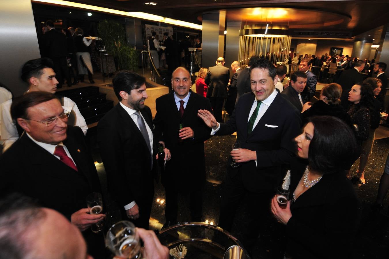 Casi mil personas celebran la tradicional cena de gala del Entierro de la Sardina