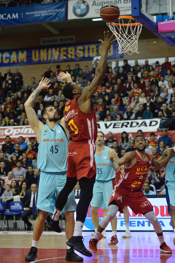 El conjunto de Ibon Navarro peleó hasta el final en el regreso de Lima al Palacio de los Deportes, pero no pudo con la tela de araña de Pesic ni el arbitraje de los últimos minutos