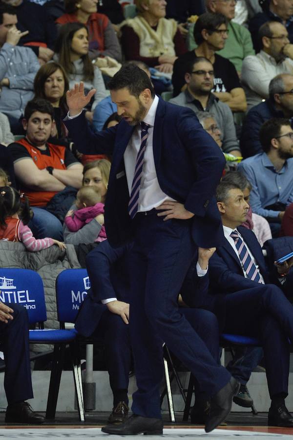 El conjunto de Ibon Navarro peleó hasta el final en el regreso de Lima al Palacio de los Deportes, pero no pudo con la tela de araña de Pesic ni el arbitraje de los últimos minutos