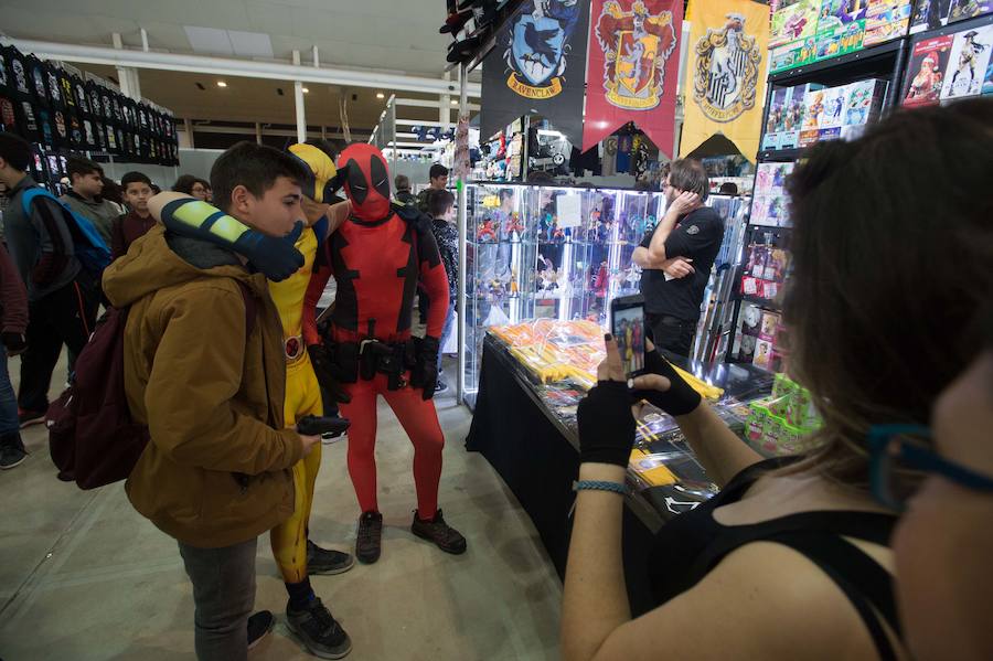 Cerca de 10.000 personas acuden este fin de semana a la cuarta edición del Winter Freak, instalado en IFEPA (Torre Pacheco), donde los organizadores han programado más de 200 actividades relacionadas con la cultura japonesa, videojuegos, cine, televisión, cómic, k-pop o Youtube