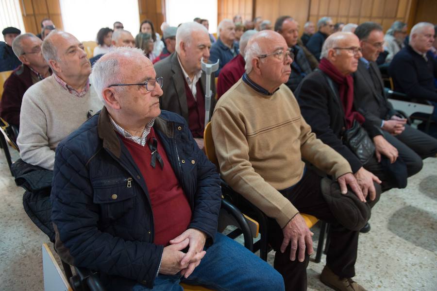 El exconsejero de la empresa, de 86 años, asegura no poder acudir a la vista desde Francia porque sufre artrosis. Un forense deberá determinar la gravedad de su situación