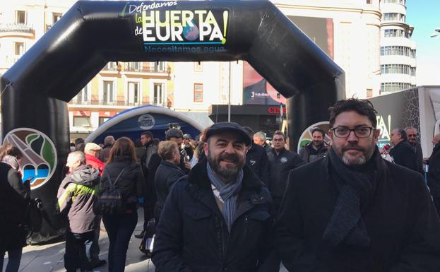 El portavoz regional de Ciudadanos Miguel Sánchez y el diputado José Luis Martínez en la manifestación en Madrid.