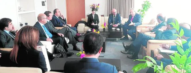 Los miembros de la delegación institucional y empresarial de la Región, ayer, en Tokio.