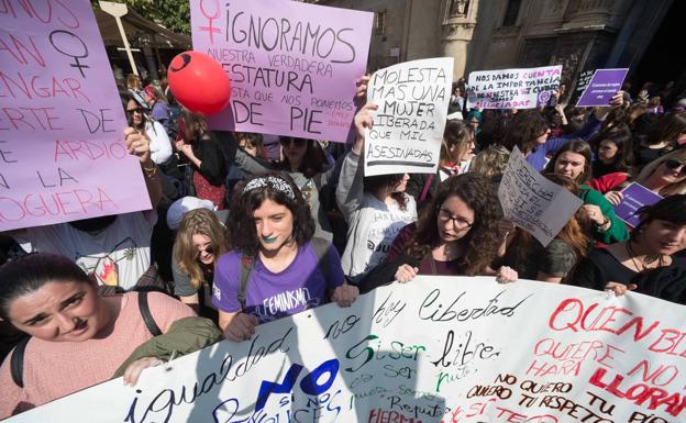 Galería. Murcianas de toda la comunidad se manifiestan por la igualdad de derechos.