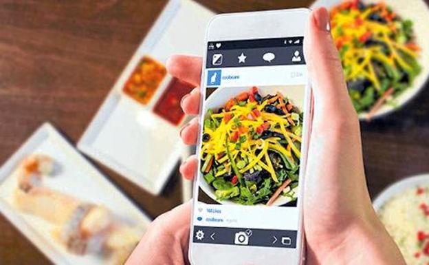 Hacer fotos a la comida y subirlas a Instagram hace que engordes