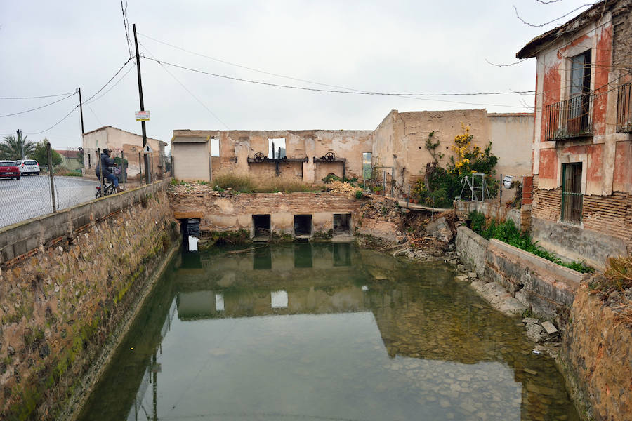 Un itinerario remonta la acequia mayor Aljufía de Murcia, acerca a algunos de los molinos que alimentaron sus aguas y muestra el patrimonio que se va desmoronando