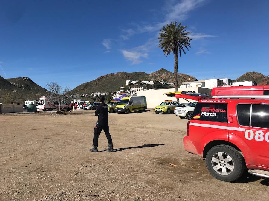 Efectivos voluntarios del cuerpo de bomberos de Murcia se han desplazado hasta la provincia de Almería para tratar de encontrar al pequeño