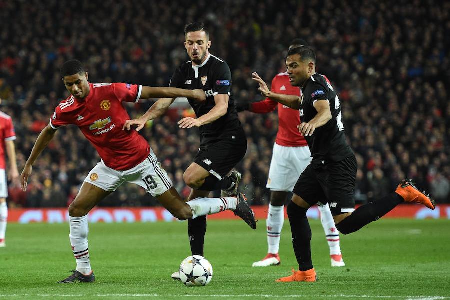 El Sevilla logró el pase a cuartos de final de la Liga de Campeones al imponerse por 1-2 al Manchester United en Old Trafford.