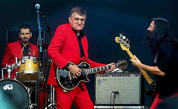 El Gran Wyoming con su grupo Los Insolventes.