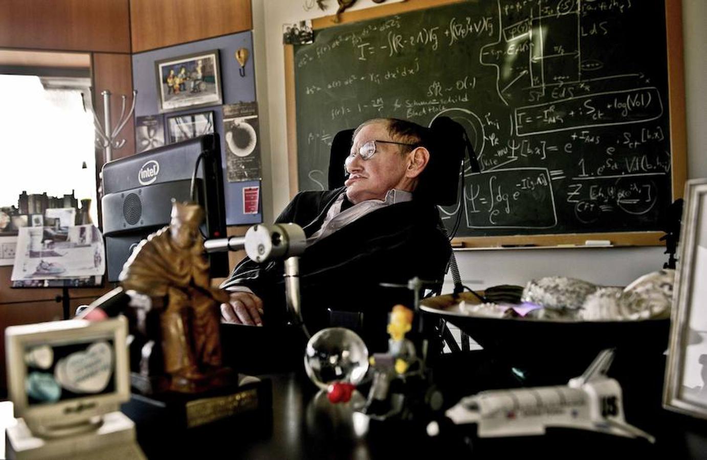 El físico británico y una de las mentes más brillantes de la ciencia moderna, ha fallecido a los 76 años en su domicilio en la ciudad de Cambridge. 