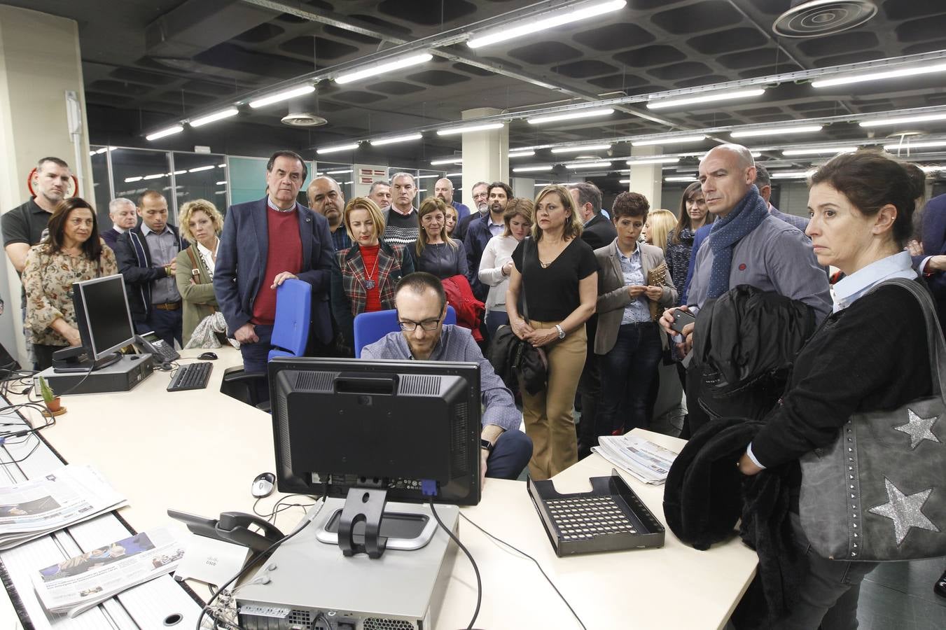 La novena edición del concurso, presentada ayer por la consejera en ‘La Verdad’, amplía el plazo de inscripción hasta el 22 de marzo