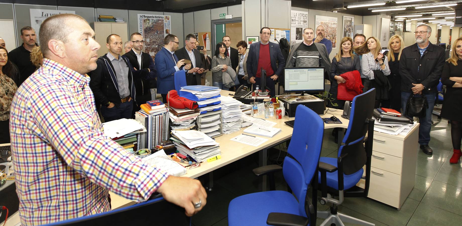 La novena edición del concurso, presentada ayer por la consejera en ‘La Verdad’, amplía el plazo de inscripción hasta el 22 de marzo