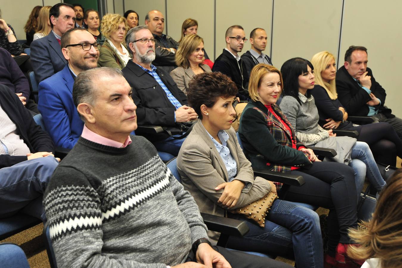 La novena edición del concurso, presentada ayer por la consejera en ‘La Verdad’, amplía el plazo de inscripción hasta el 22 de marzo