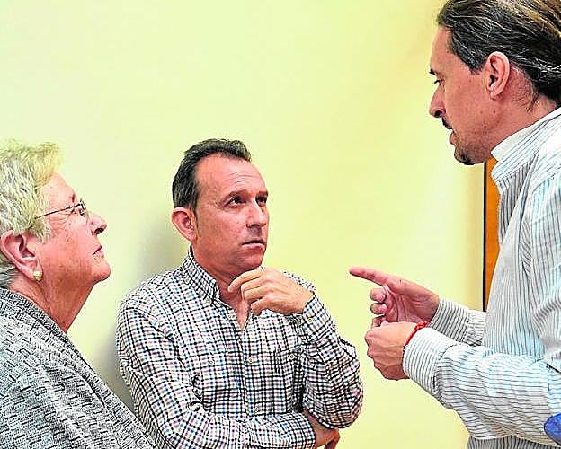 Isabel Ortiz, Paco Guirao y Ginés Mirón, ayer, en el Moneo.