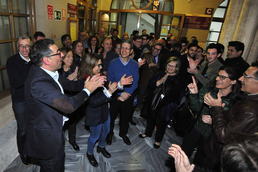 El catedrático de Derecho del Trabajo sustituirá a José Orihuela en el cargo tras imponerse con el 52,8% de los votos a Pedro Lozano en la segunda vuelta de los comicios universitarios