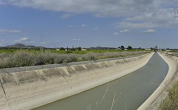 Trasvase Tajo-Segura a su paso por Campotéjar Alta. 