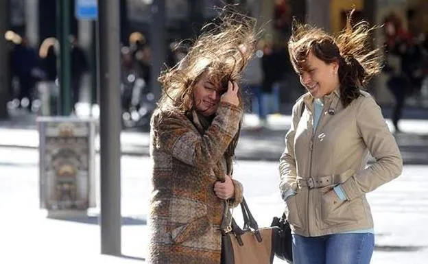 Dos mujeres sufren las consecuencias del viento en Murcia