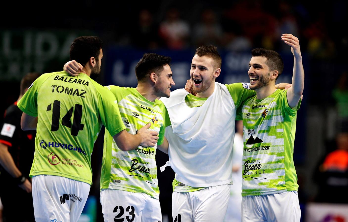 El meta argentino detuvo un doble penalti a Miguelín en el último minuto y el Palma deja fuera a un equipo irreconocible