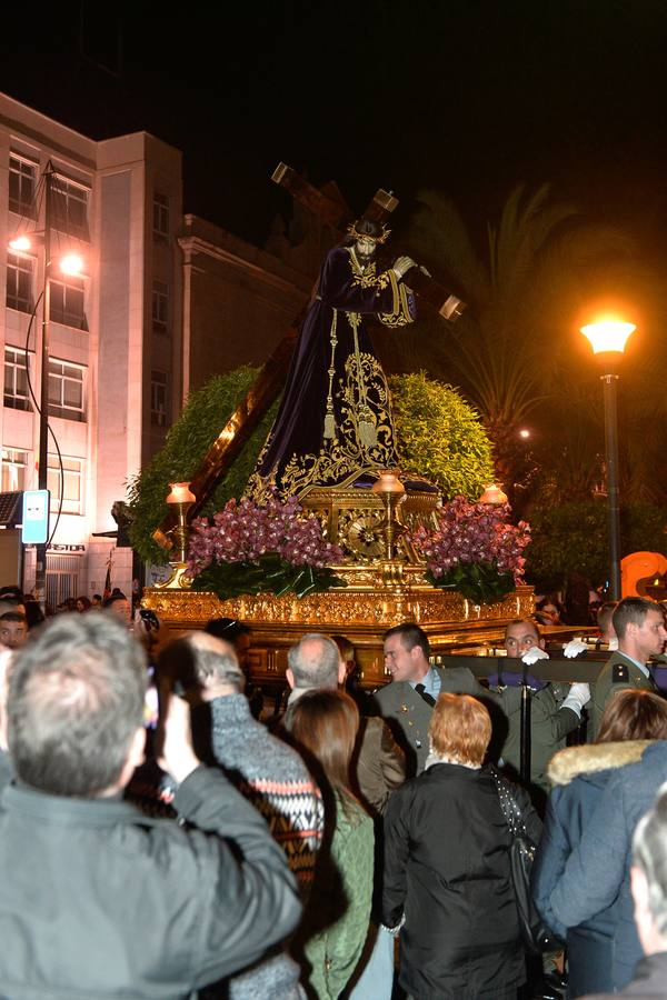 Una multitud de murcianos acompañó a la talla de Nuestro Padre Jesús durante el primer traslado de esta Semana Santa. 