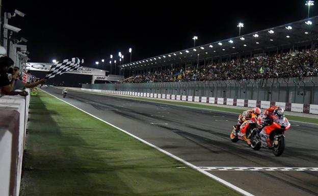 Dovizioso ganó a Márquez en un final de infarto.