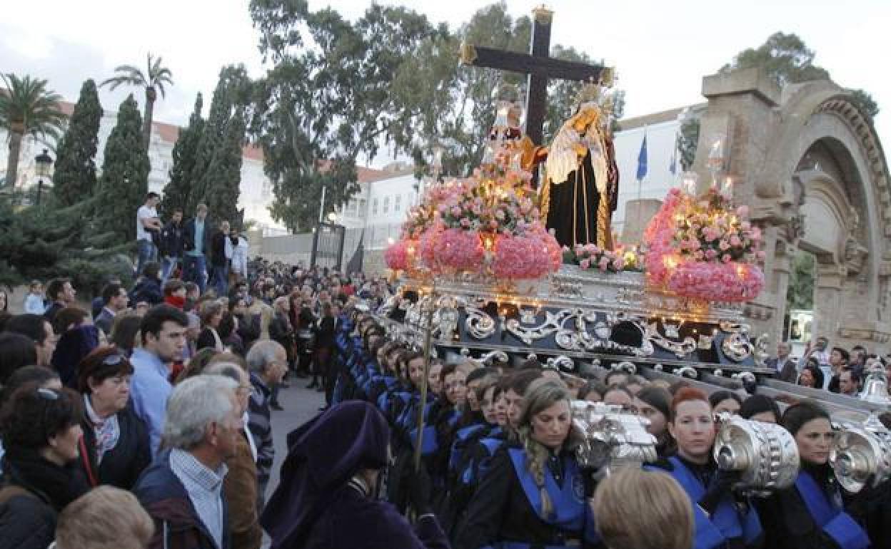 Portapasos del trono de las Santas Mujeres.