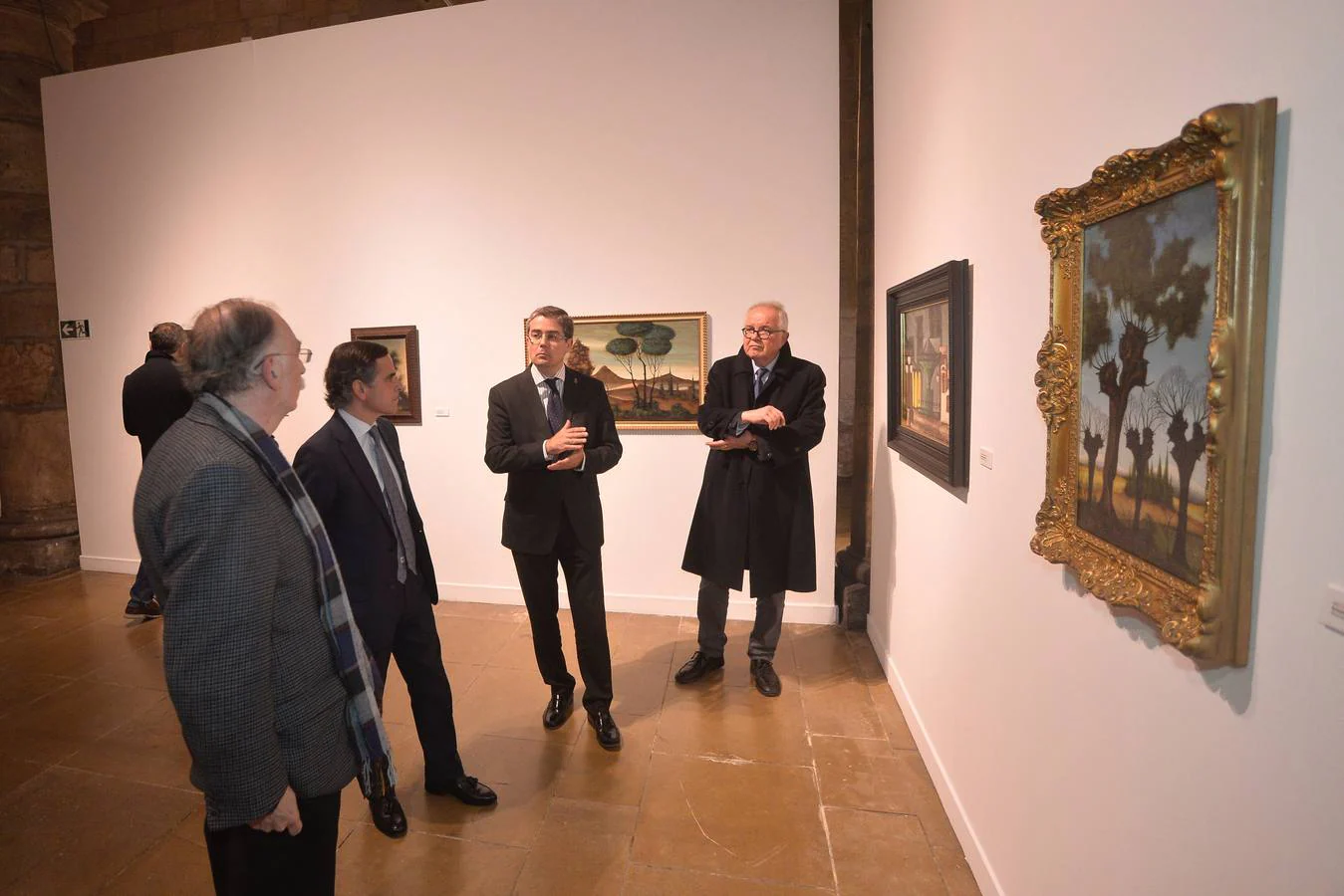 El Palacio Almudí de Murcia inauguró la exposición ‘Pintura ilustrada. Ilustración pintada’, que reúne por primera vez en la capital la obra de los hermanos José Francisco y Antonio Aguirre, destacados ilustradores y pintores murcianos.